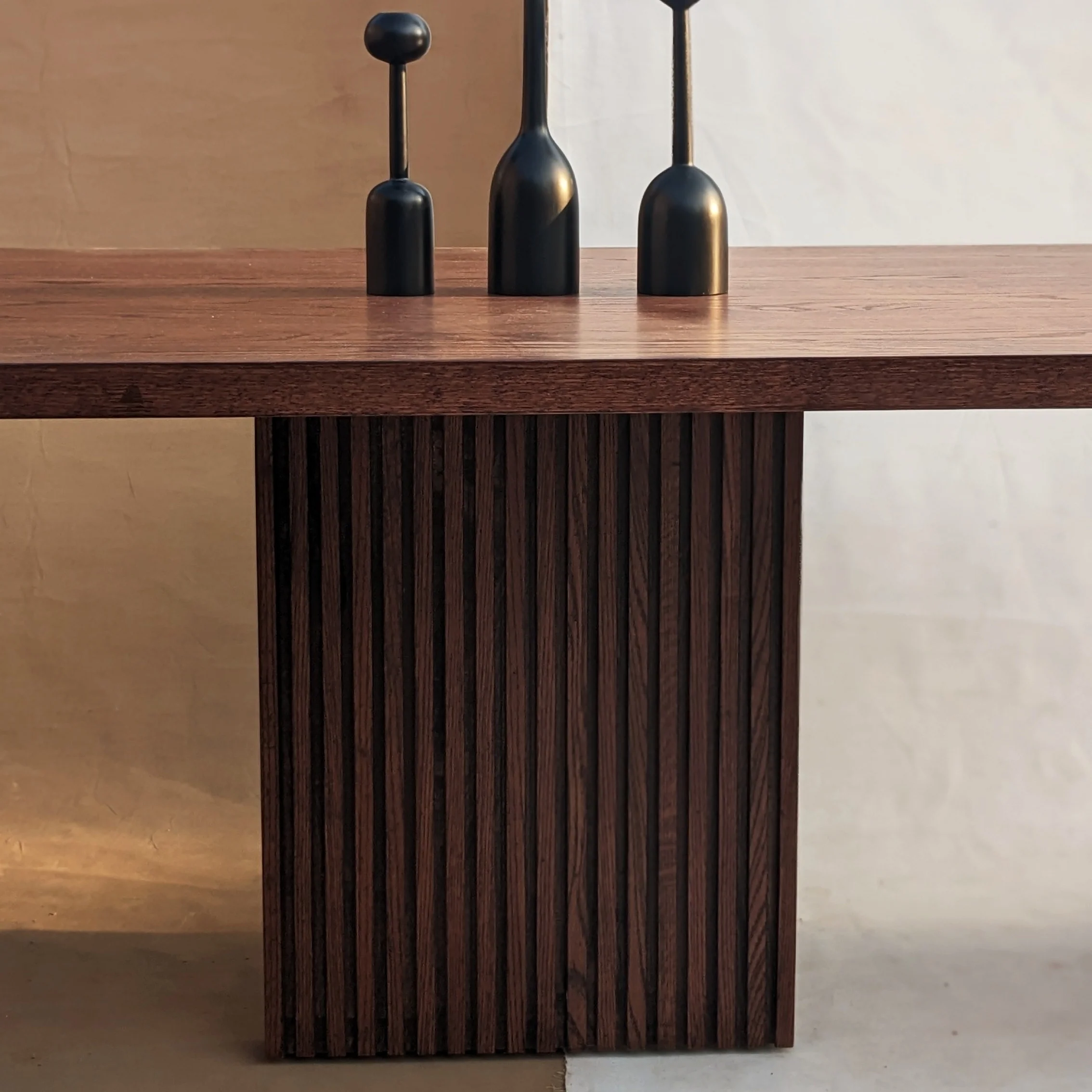 FLUTED DINING TABLE - Image 3