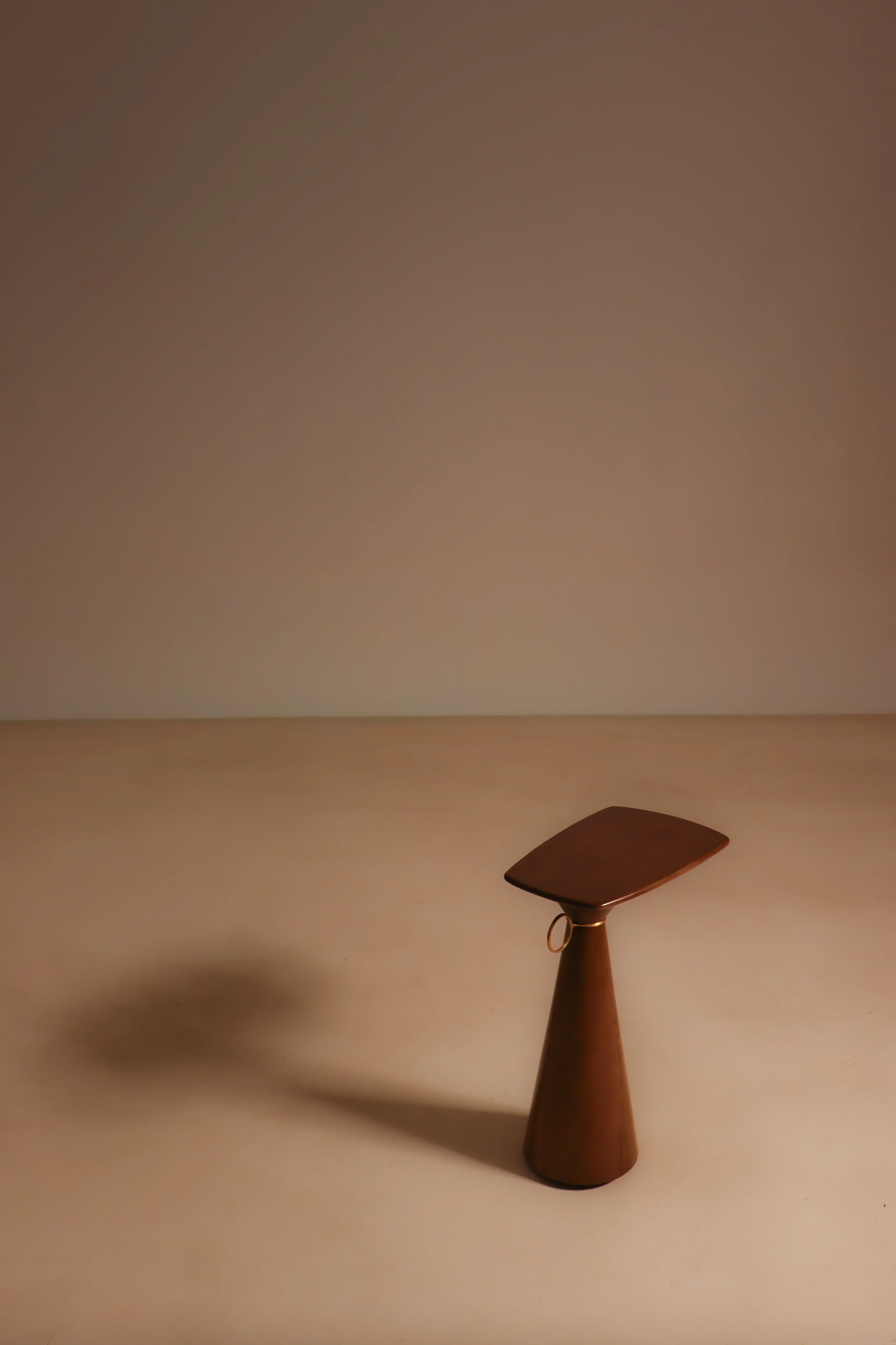 PECKER INSERT TABLE