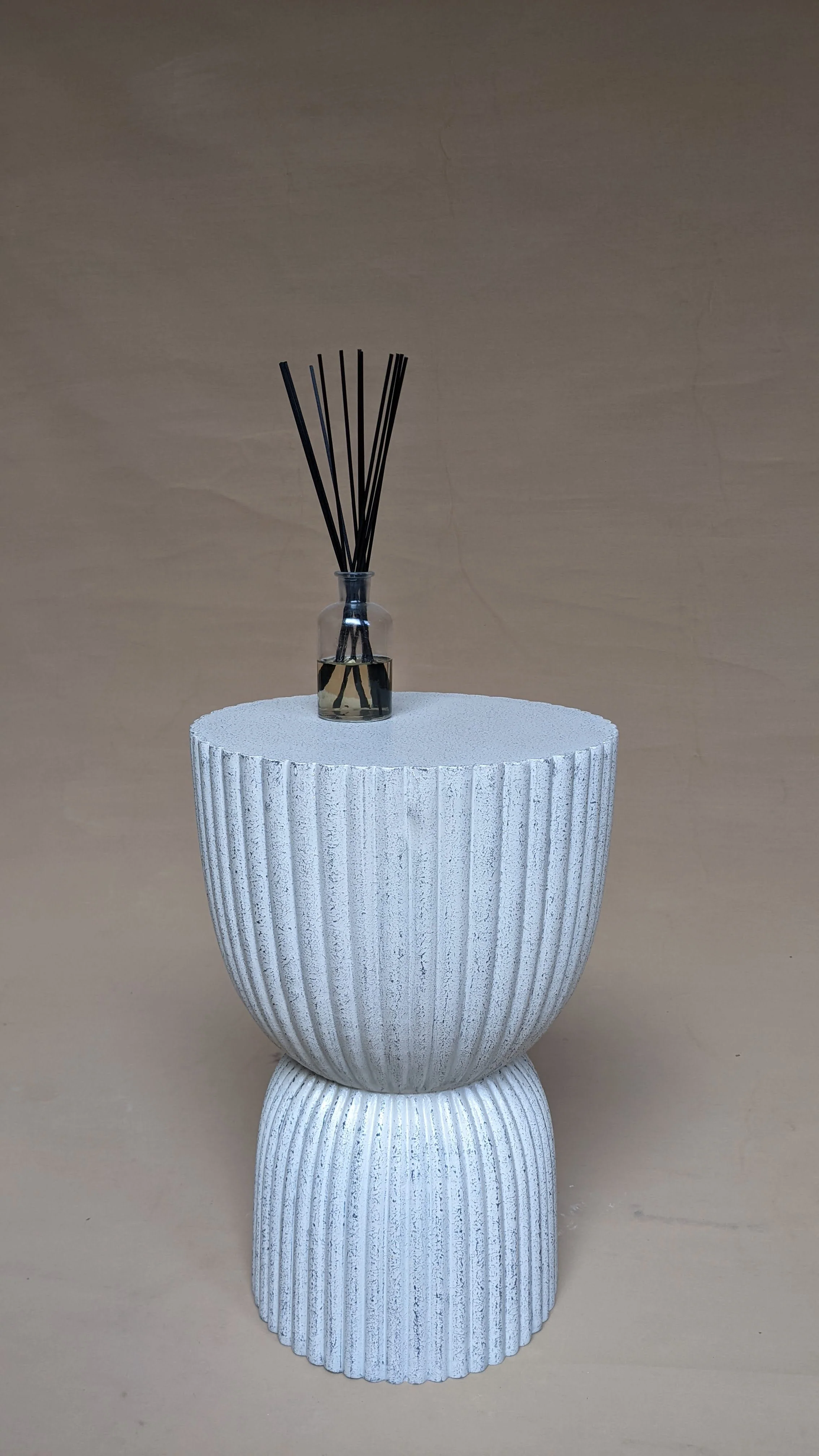 ROUND FLUTED SIDETABLE - Image 5
