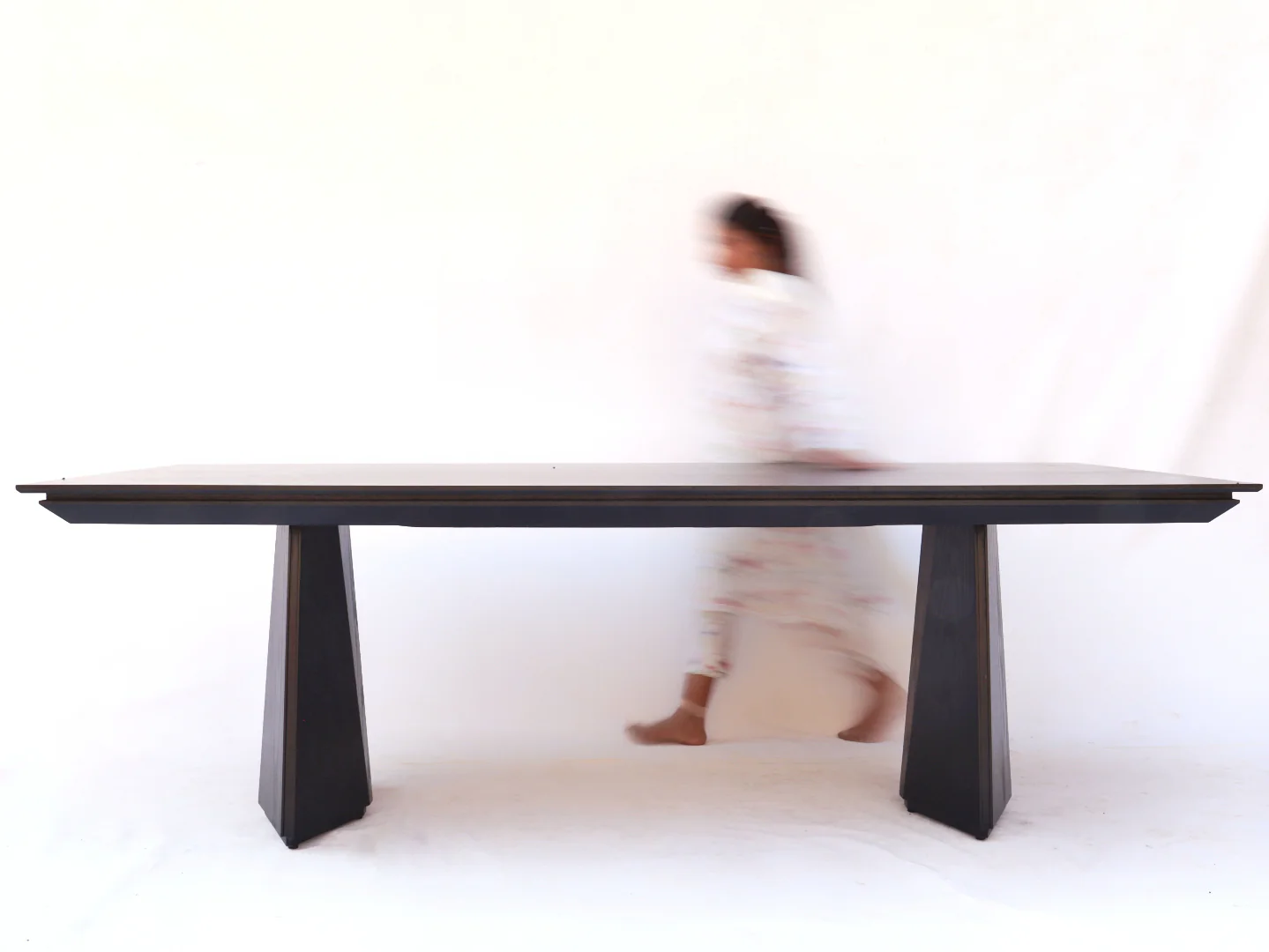 TRAP DINING TABLE